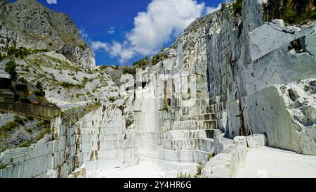 Panorama des mines de marbre de Carrare des Alpes Apuanes, Massa, Carrara, Toscane, Italie Banque D'Images