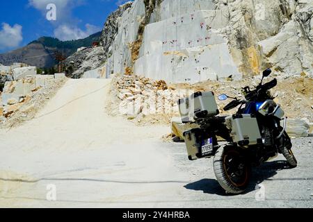Panorama des mines de marbre de Carrare des Alpes Apuanes, Massa, Carrara, Toscane, Italie Banque D'Images