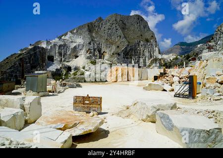 Panorama des mines de marbre de Carrare des Alpes Apuanes, Massa, Carrara, Toscane, Italie Banque D'Images