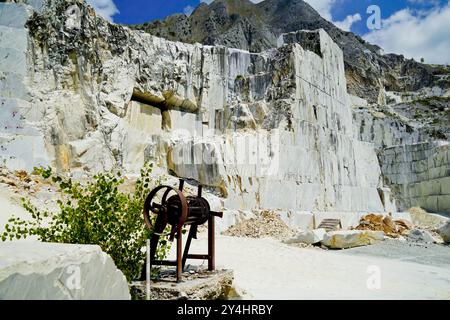Panorama des mines de marbre de Carrare des Alpes Apuanes, Massa, Carrara, Toscane, Italie Banque D'Images