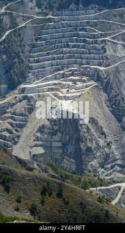 Panorama des mines de marbre de Carrare des Alpes Apuanes, Massa, Carrara, Toscane, Italie Banque D'Images
