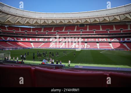 Madrid, Espagne. 18 septembre 2024. Football : Ligue des Champions, avant le match entre l'Atletico Madrid et le RB Leipzig à l'Estadio Metropolitano. Les joueurs de Leipzig s'entraînent dans le stade. Crédit : Jan Woitas/dpa/Alamy Live News Banque D'Images