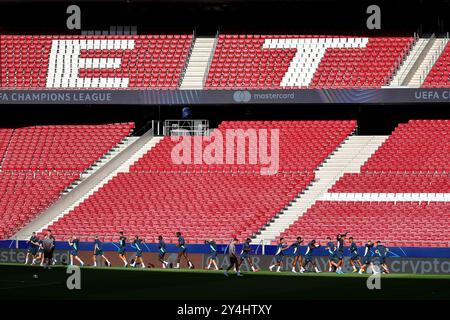Madrid, Espagne. 18 septembre 2024. Football : Ligue des Champions, avant le match entre l'Atletico Madrid et le RB Leipzig à l'Estadio Metropolitano. Les joueurs de Leipzig s'entraînent dans le stade. Crédit : Jan Woitas/dpa/Alamy Live News Banque D'Images