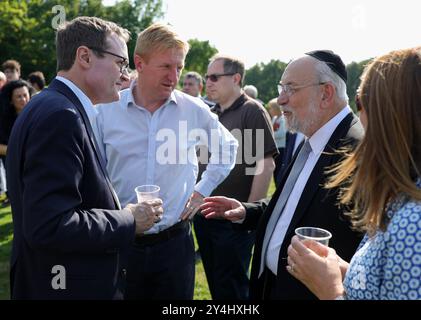 Bushey Heath, Royaume-Uni. 16 septembre 2024. Image © concédée sous licence à Parsons Media. 18/09/2024. Bushey Heath, Royaume-Uni. Tom Tugendhat fait campagne à Bushey Heath. om Tugendhat député, direction du Parti conservateur campagne d'espoir à Bushey Heath. Photo par crédit : andrew parsons/Alamy Live News Banque D'Images