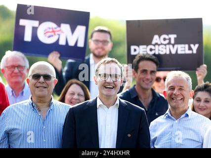 Bushey Heath, Royaume-Uni. 16 septembre 2024. Image © concédée sous licence à Parsons Media. 18/09/2024. Bushey Heath, Royaume-Uni. Tom Tugendhat fait campagne à Bushey Heath. om Tugendhat député, direction du Parti conservateur campagne d'espoir à Bushey Heath. Photo par crédit : andrew parsons/Alamy Live News Banque D'Images