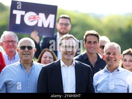 Bushey Heath, Royaume-Uni. 16 septembre 2024. Image © concédée sous licence à Parsons Media. 18/09/2024. Bushey Heath, Royaume-Uni. Tom Tugendhat fait campagne à Bushey Heath. om Tugendhat député, direction du Parti conservateur campagne d'espoir à Bushey Heath. Photo par crédit : andrew parsons/Alamy Live News Banque D'Images