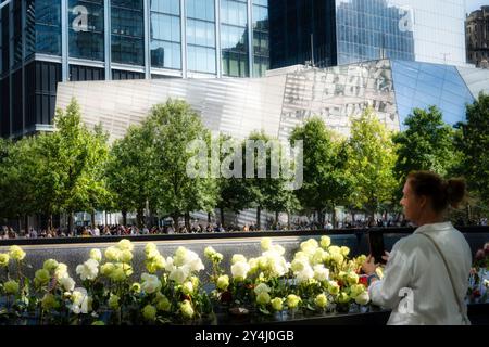 WTC Footprint Pool and Waterfall « Reflecting absence » au National September 11 Memorial, Lower Manhattan, New York City, États-Unis 2024 Banque D'Images