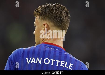 AMSTERDAM - Syb van Ottele de Fortuna Sittard avec un maillot spécial à la mémoire de Fernando Ricksen lors du match néerlandais Eredivisie entre Ajax Amsterdam et Fortuna Sittard à la Johan Cruijff Arena le 18 septembre 2024 à Amsterdam, pays-Bas. ANP MAURICE VAN STEEN Banque D'Images