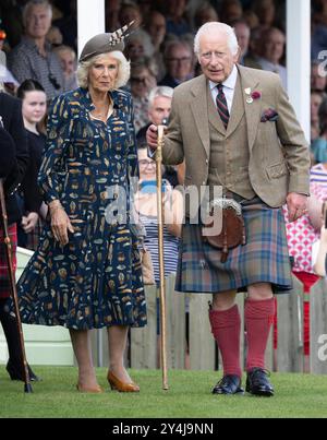 Image ©sous licence à Parsons Media. 07/09/2024. Braemar , Royaume-Uni. Le roi assiste au rassemblement Braemar. Le roi Charles III accompagné de la reine Camilla assiste au rassemblement Braemar dans les Highlands d'Écosse près du château de Balmoral. Photo de Andrew Parsons / Parsons Media Banque D'Images