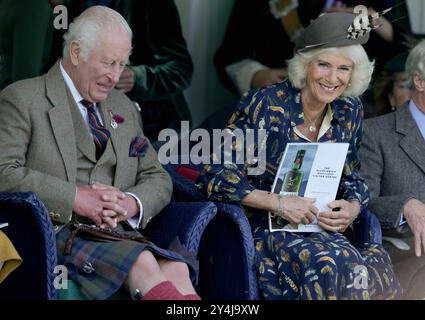 Image ©sous licence à Parsons Media. 07/09/2024. Braemar , Royaume-Uni. Le roi assiste au rassemblement Braemar. Le roi Charles III accompagné de la reine Camilla assiste au rassemblement Braemar dans les Highlands d'Écosse près du château de Balmoral. Photo de Andrew Parsons / Parsons Media Banque D'Images