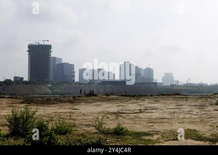 Baustellen und Neubauten in Gujarat, 15.09.2024. Wirschaftswachstum in Indien. Gujarat Indien *** chantiers de construction et nouveaux bâtiments au Gujarat,15 09 Banque D'Images