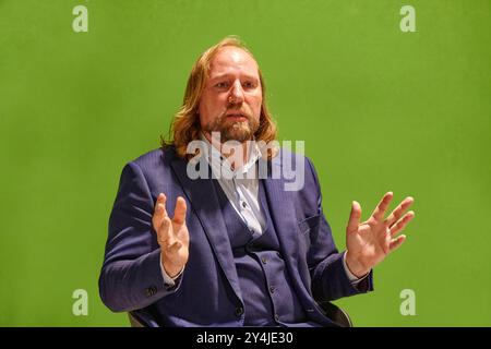 Anton Hofreiter Bündnis 90 / Die Grünen Anton Hofreiter BEI einer Diskussion. Aufnahme wurde freigestellt und vor einem grünen Hintergrund montiert. Fotomontage. Aufnahme von Dienstag den 17. Septembre 2024. Veröffentlichungen nur für redaktionelle Zwecke. Foto : FotoPrensa Herne *** Anton Hofreiter Bündnis 90 Die Grünen Anton Hofreiter pendant une discussion photo a été recadrée et montée devant un photomontage de fond vert photo prise le mardi 17 septembre 2024 publication à des fins éditoriales seulement Foto FotoPrensa Herne Banque D'Images