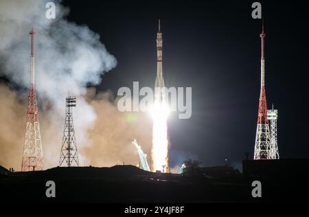 Baïkonour, Kazakhstan. 11 septembre 2024. Le vaisseau Soyouz MS-26, transportant des membres d'équipage de l'expédition 72, décolle du cosmodrome de Baïkonour, le 11 septembre 2024, à Baïkonour, au Kazakhstan. La fusée transporte des membres de l'équipage de l'expédition 72, l'astronaute de la NASA Don Pettit, les cosmonautes de Roscosmos Alexey Ovchinin et Ivan Vagner jusqu'à la Station spatiale internationale. Crédit : Victor Zelentsov/NASA photo/Alamy Live News Banque D'Images