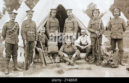 Sapeurs du Royal Engineers avec des fusils Lee-Enfield Short Magazine et d'autres équipements à Monmouth, pendant la première Guerre mondiale. Banque D'Images