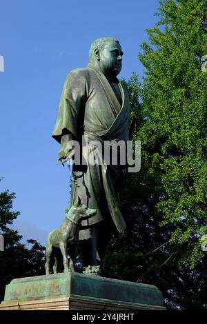 La statue de Saigo Takamori (1827-1877) Samouraï, général et homme politique japonais dans le parc d'Ueno. Ueno, Tokyo, Japon Banque D'Images