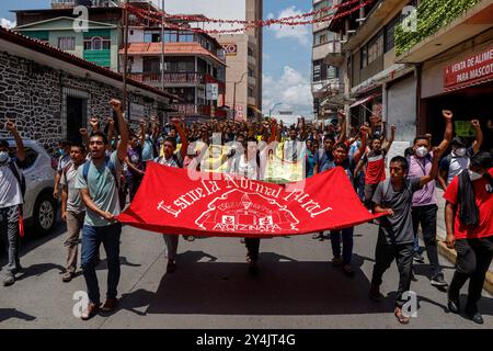 Chilpancingo, Guerrero, Mexique. 18 septembre 2024. Les parents des 43 élèves Ayotzinapa disparus commencent leur journée de lutte pour le 10e anniversaire des événements d'Iguala avec une marche à Chilpancingo, Guerrero. Des étudiants ruraux et des organisations sociales ont accompagné les parents des 43 étudiants ayotzinapa disparus à Iguala en 2014. Dix ans plus tard, le gouvernement mexicain n'a pas résolu l'affaire. (Crédit image : © David Juarez/ZUMA Press Wire) USAGE ÉDITORIAL SEULEMENT! Non destiné à UN USAGE commercial ! Banque D'Images