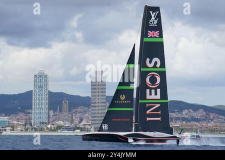 18 septembre 2024 ; Port de Barcelone, Catalogne, Espagne ; Coupe des Amériques 2024, Louis Vuitton Cup demi-finale Yacht Race ; Ineos Britannia Banque D'Images