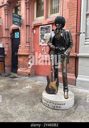 Dublin, IRLANDE. 4 septembre 2024. 20240904 - Une statue en bronze de Philip Lynott, musicien irlandais et co-fondateur du groupe de rock Thin Lizzy, se tient sur Harry Street à Dublin, en Irlande. (Crédit image : © Chuck Myers/ZUMA Press Wire) USAGE ÉDITORIAL SEULEMENT! Non destiné à UN USAGE commercial ! Banque D'Images
