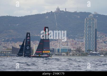 18 septembre 2024 ; Port de Barcelone, Catalogne, Espagne ; Coupe des Amériques 2024, Louis Vuitton Cup demi finale Yacht Race ; Luna Rossa Prada Pirelli équipe et NYYC American Magic Banque D'Images