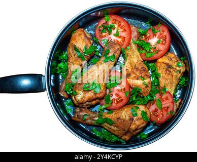 Cuisses de poulet en sauce tomate avec des légumes verts. Banque D'Images