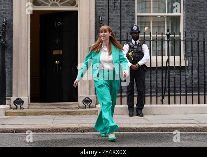 Photo du dossier datée du 05/07/24 d'Angela Rayner quittant 10 Downing Street, Londres. Quatre nouveaux accords de décentralisation en Angleterre ont été appuyés par le gouvernement alors que les ministres cherchent à transférer davantage de pouvoirs décisionnels à Westminster. La vice-première ministre Angela Rayner a déclaré : «ce n'est que la première étape de notre ambition majeure de faire avancer notre révolution de la décentralisation, et de veiller à ce que nous responsabilisions davantage de communautés et renforcions les pouvoirs existants de nos brillants maires.» Date d'émission : jeudi 19 septembre 2024. Banque D'Images