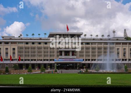 Il s'agit d'une vue du Palais de la réunification, également connu sous le nom de Palais de l'indépendance, un musée célèbre et destination de voyage le 14 mai 2023 à Ho Chi min Banque D'Images