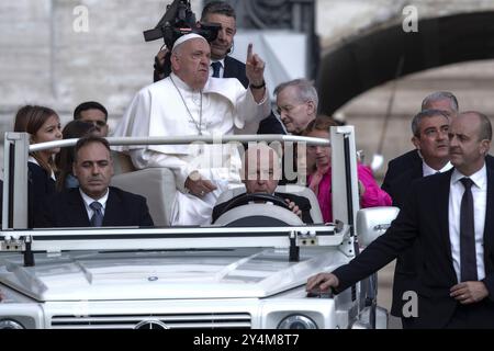 Cité du Vatican, Vatican, 18 septembre 2024. Le pape François lors de son audience générale hebdomadaire sur la place Pierre au Vatican. Maria Grazia Picciarella/Alamy Live News Banque D'Images