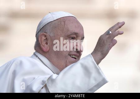 Cité du Vatican, Vatican, 18 septembre 2024. Le pape François lors de son audience générale hebdomadaire sur la place Pierre au Vatican. Maria Grazia Picciarella/Alamy Live News Banque D'Images