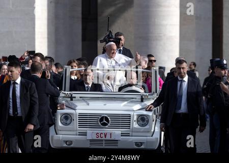 Cité du Vatican, Vatican, 18 septembre 2024. Le pape François lors de son audience générale hebdomadaire sur la place Pierre au Vatican. Maria Grazia Picciarella/Alamy Live News Banque D'Images