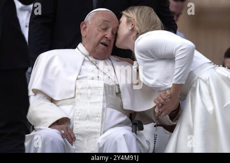 Cité du Vatican, Vatican, 18 septembre 2024. Le pape François lors de son audience générale hebdomadaire sur la place Pierre au Vatican. Maria Grazia Picciarella/Alamy Live News Banque D'Images