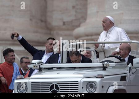 Cité du Vatican, Vatican, 18 septembre 2024. Le pape François lors de son audience générale hebdomadaire sur la place Pierre au Vatican. Maria Grazia Picciarella/Alamy Live News Banque D'Images