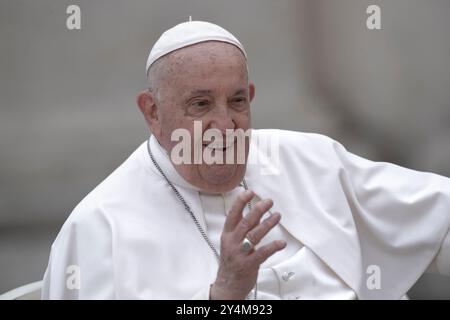 Cité du Vatican, Vatican, 18 septembre 2024. Le pape François lors de son audience générale hebdomadaire sur la place Pierre au Vatican. Maria Grazia Picciarella/Alamy Live News Banque D'Images