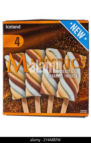 Boîte de nouvelles glaces Iceland Majestics Chocolate & Caramel Twister isolées sur blanc - sucettes à crème glacée à saveur chocolat vanille et caramel Banque D'Images