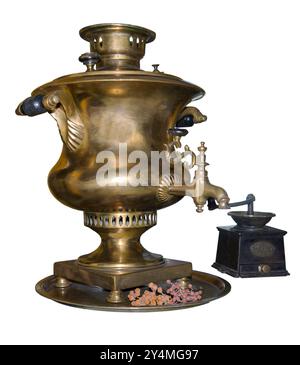 Samovar et moulin café est faite en 1901, est isolée sur le livre blanc Banque D'Images