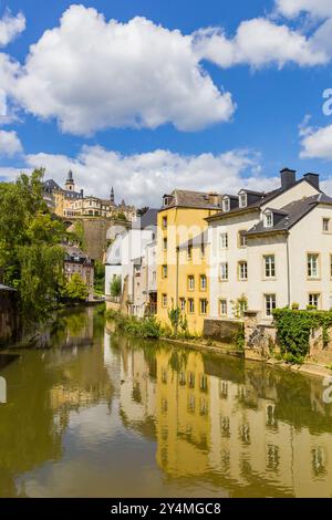 Maisons au bord de la rivière Alzette à Grund, Luxembourg ville Banque D'Images