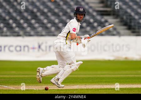 Bristol, Royaume-Uni, 19 septembre 2024. James Bracey du Gloucestershire bat lors du match de Vitality County Championship Division Two entre le Gloucestershire et le Sussex. Crédit : Robbie Stephenson/Gloucestershire Cricket/Alamy Live News Banque D'Images