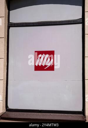 Minsk, Biélorussie, 19 septembre 2024 - Illy It est une marque italienne connue pour ses cafés et ses expressos de qualité supérieure Banque D'Images