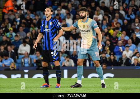 Manchester, Royaume-Uni. 18 septembre 2024. Le défenseur de l'Inter Milan Matteo Darmian (36 ans) et le défenseur de Manchester City Josko Gvardiol (24 ans) lors du match Manchester City FC vs Inter Milan UEFA Champions League Round 1 au stade Etihad, Manchester, Angleterre, Royaume-Uni le 18 septembre 2024 Credit : Every second Media/Alamy Live News Banque D'Images