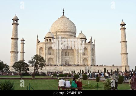 Agra, Uttar Pradesh / Inde - 17 novembre 2011 : vue du Taj Mahal. Banque D'Images