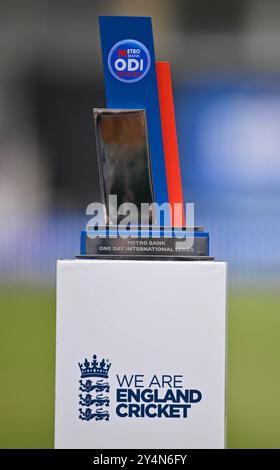 Trophée ODI lors du premier match international de Metro Bank One Day Angleterre vs Australie à Trent Bridge, Nottingham, Royaume-Uni, 19 septembre 2024 (photo par Mark Dunn/News images) Banque D'Images