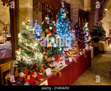 Festival de l'arbre de Noël de l'église St Andrew à Corbridge, Northumberland. Banque D'Images