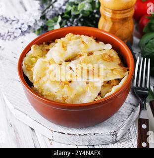 Boulettes, fourrées de purée de pommes de terre et d'oignons Banque D'Images