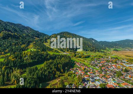 Vue aérienne de l'emplacement passion Play Oberammergau dans le parc naturel des Alpes d'Ammergau Banque D'Images