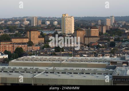 Vue panoramique de Londres, Royaume-Uni, depuis le toit d'un bâtiment dans la zone des neuf Elms, Wandsworth Banque D'Images