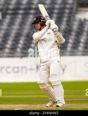 Bristol, Royaume-Uni, 19 septembre 2024. Tom Price du Gloucestershire bat lors du match de Vitality County Championship Division 2 entre le Gloucestershire et le Sussex. Crédit : Robbie Stephenson/Gloucestershire Cricket/Alamy Live News Banque D'Images