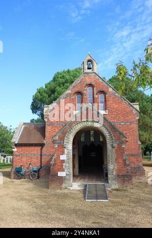 Gosport, Hampshire, Angleterre. 13 septembre 2024. La petite chapelle multiconfessionnelle. Cette photo fait partie d'une série que j'ai prise lors d'une récente visite au cimetière de la Marine royale de Haslar pendant les Journées portes ouvertes du patrimoine de Gosport. Cette sélection comprend quelques photos que j'ai prises sur le chemin de l'événement et en dehors, alors que j'étais à pied. Banque D'Images