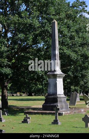 Gosport, Hampshire, Angleterre. 13 septembre 2024. La colonne commémorative des sous-mariniers. Cette photo fait partie d'une série que j'ai prise lors d'une récente visite au cimetière de la Marine royale de Haslar pendant les Journées portes ouvertes du patrimoine de Gosport. Cette sélection comprend quelques photos que j'ai prises sur le chemin de l'événement et en dehors, alors que j'étais à pied. Banque D'Images