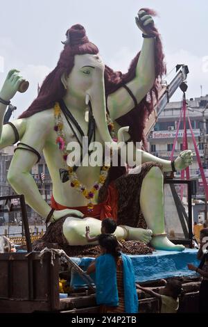 Vadodara, Gujarat / Inde - 27 septembre 2015 : la grande statue du Seigneur Shree Ganesha sur la fête de Ganesha. Banque D'Images