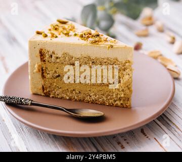 Gâteau végétalien au matcha et à la pistache Banque D'Images