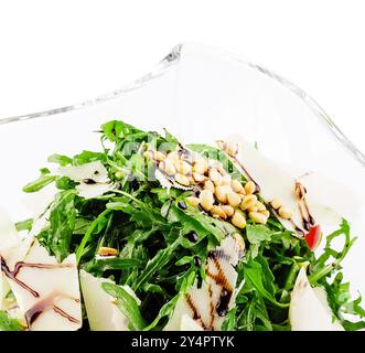 Salade de roquette avec tournesol et saupoudré de parmesan râpé Banque D'Images